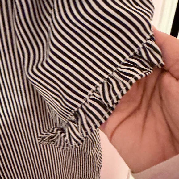 Tahari Black and White Striped Women's Blouse L - Picture 3 of 7